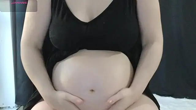 Snapshot of Mia_G0ld chatting on April 28, 2026, 6:46 pm Mia G0ld online show from April 28, 2026, 6:46 pm