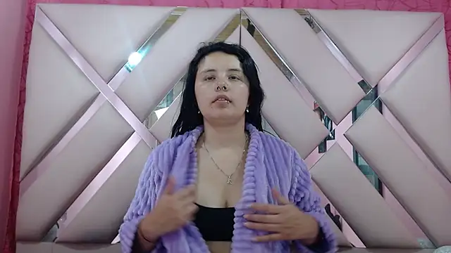 nathaly low1 online show from November 27, 2025, 2:57 am