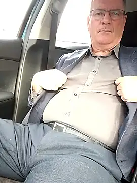 stiffandlubedxh online show from November 11, 2025, 9:04 pm