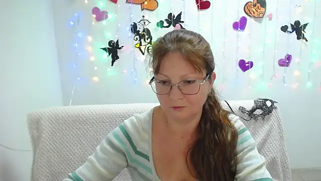 VanessaHotts online show from March 3, 2025, 3:31 pm