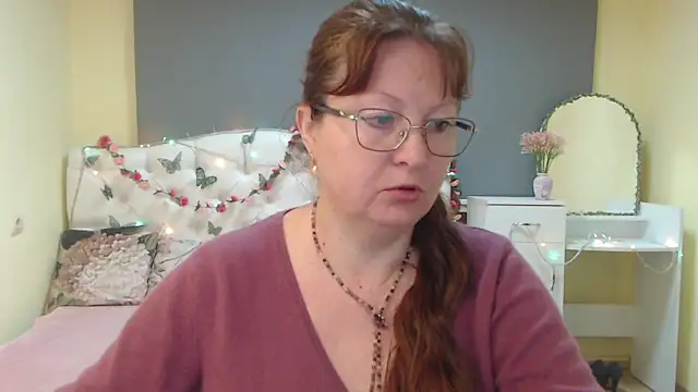 Snapshot of VanessaHotts chatting on April 17, 2026, 5:21 am VanessaHotts online show from April 17, 2026, 5:21 am