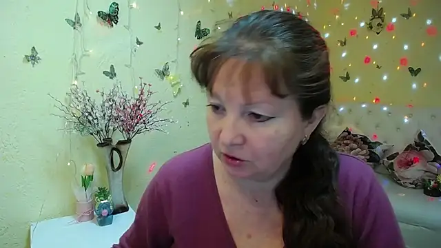 Snapshot of VanessaHotts chatting on April 20, 2026, 5:10 am VanessaHotts online show from April 20, 2026, 5:10 am