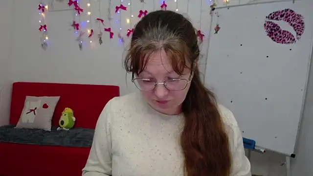 Snapshot of VanessaHotts chatting on April 24, 2026, 5:21 am VanessaHotts online show from April 24, 2026, 5:21 am