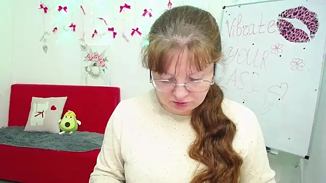 Snapshot of VanessaHotts chatting on April 27, 2026, 5:05 am VanessaHotts online show from April 27, 2026, 5:05 am