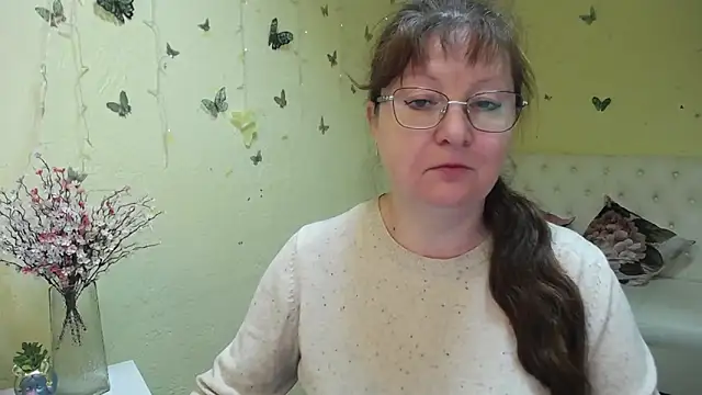 Snapshot of VanessaHotts chatting on May 4, 2026, 5:03 am VanessaHotts online show from May 4, 2026, 5:03 am