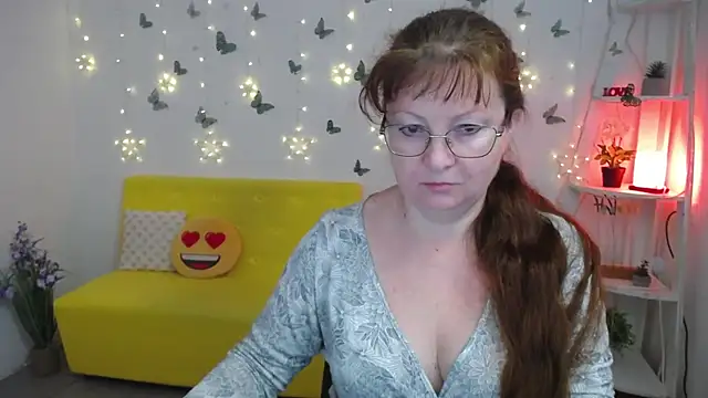 Snapshot of VanessaHotts chatting on May 11, 2026, 5:02 am VanessaHotts online show from May 11, 2026, 5:02 am