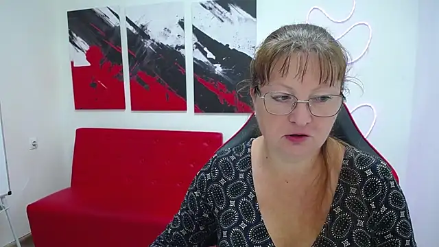 VanessaHotts online show from July 8, 2026, 5:01 am