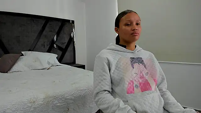 AnnieAndStefan online show from December 17, 2024, 12:54 pm