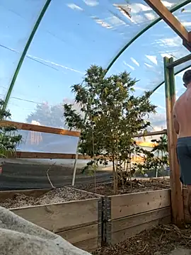 Snapshot of mandjpuff2 chatting on October 19, 2025, 12:11 am mandjpuff2 online show from October 19, 2025, 12:11 am