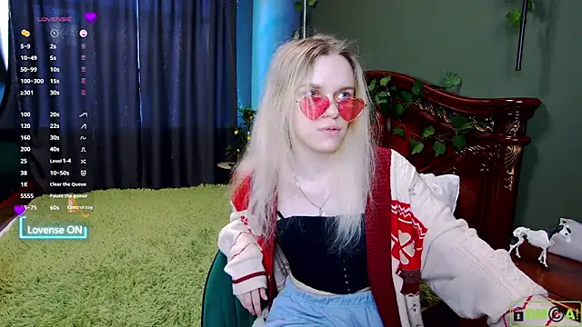 lady bellaa online show from October 18, 2025, 7:09 am
