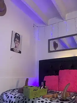 lonely shewolf online show from November 21, 2025, 5:44 pm