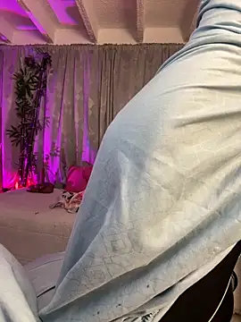 lonely shewolf online show from April 10, 2026, 3:39 pm