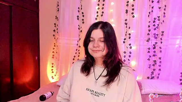 Snapshot of Mey_moon chatting on December 7, 2024, 12:19 am Mey moon online show from December 7, 2024, 12:19 am