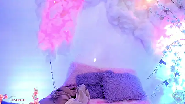 Snapshot of Mey_moon chatting on January 27, 2025, 8:39 pm Mey moon online show from January 27, 2025, 8:39 pm