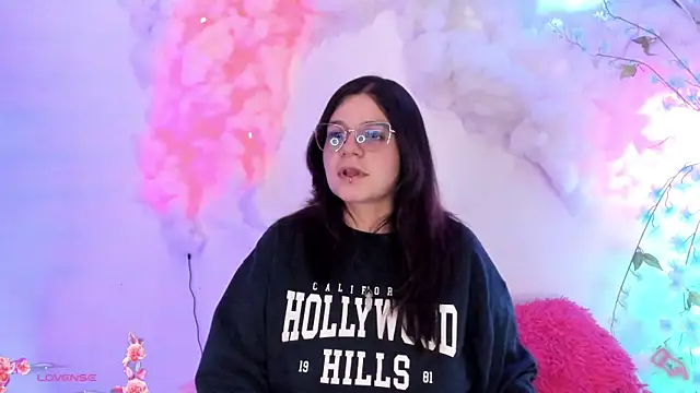 Snapshot of Mey_moon chatting on February 1, 2025, 5:28 am Mey moon online show from February 1, 2025, 5:28 am