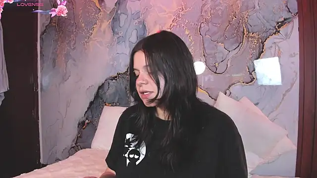 Snapshot of Mey_moon chatting on August 2, 2026, 4:00 am Mey moon online show from August 2, 2026, 4:00 am
