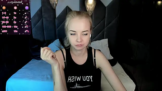 Snapshot of StephanieSweety chatting on February 5, 2025, 11:44 am StephanieSweety online show from February 5, 2025, 11:44 am