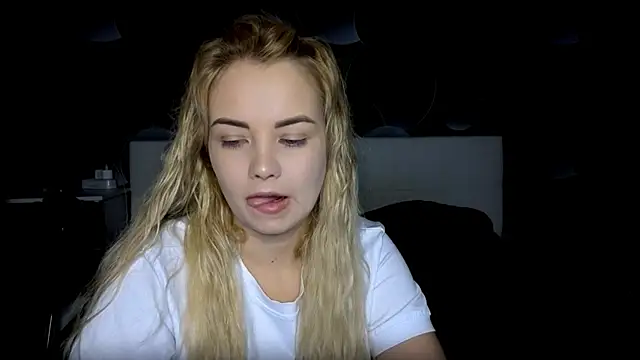 StephanieSweety online show from November 20, 2025, 6:57 am