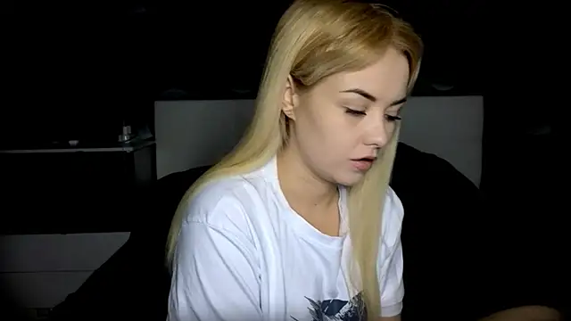 StephanieSweety online show from November 27, 2025, 11:45 am