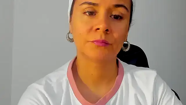 Sami Hotie1 online show from November 19, 2025, 5:24 pm