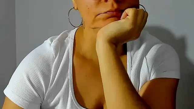 Sami Hotie1 online show from May 10, 2026, 5:40 pm