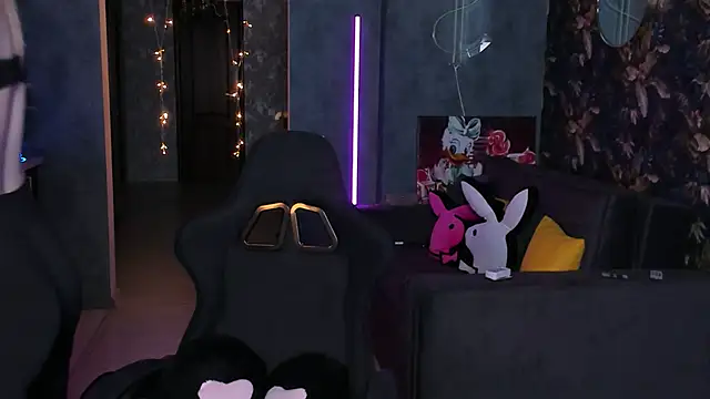 Blckmirrorr online show from December 20, 2025, 2:13 pm