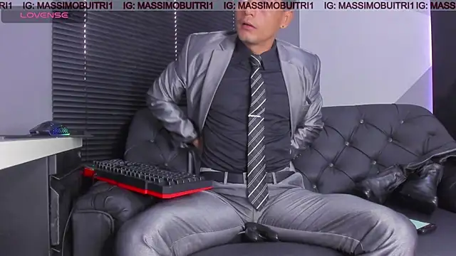 Snapshot of massimo_g chatting on May 10, 2026, 11:48 am massimo g online show from May 10, 2026, 11:48 am