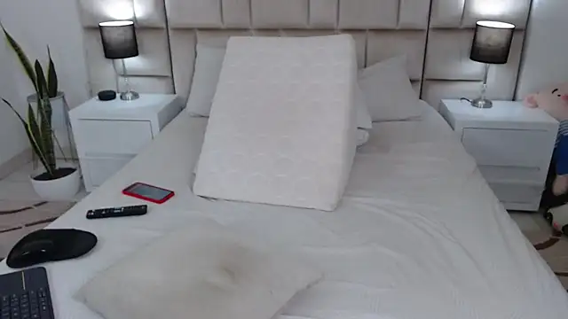 JesicaTaylorxx online show from September 21, 2025, 7:26 pm