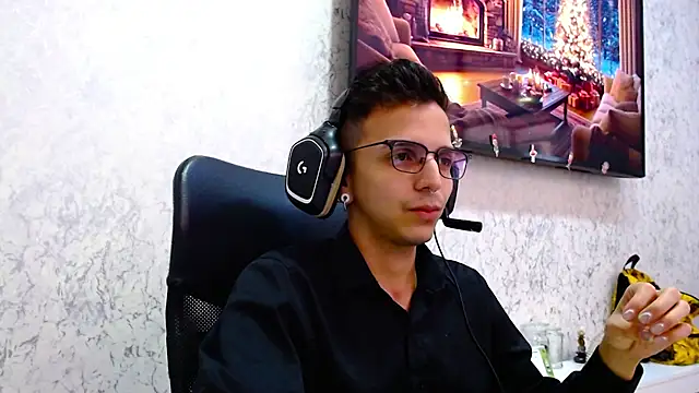 Snapshot of TylerLange chatting on December 17, 2025, 4:46 pm TylerLange online show from December 17, 2025, 4:46 pm