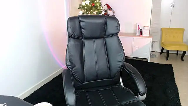 Crystal-dreamt online show from December 21, 2025, 1:18 pm