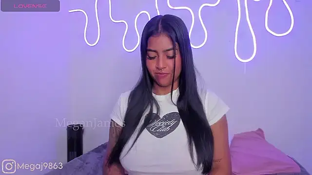 meganjames1 online show from December 7, 2024, 12:02 pm