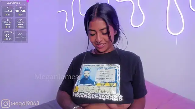 meganjames1 online show from January 23, 2025, 3:54 pm