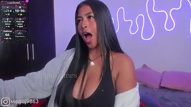 meganjames1 online show from January 24, 2025, 4:39 pm