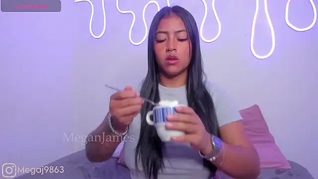 meganjames1 online show from March 6, 2025, 12:52 pm