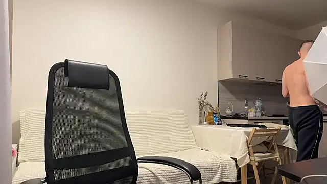 Marselle Laker online show from December 14, 2025, 2:11 pm