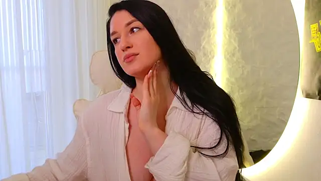 moniqque online show from December 4, 2025, 8:23 am