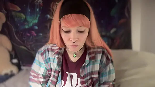 Snapshot of FRRANNKIE chatting on February 4, 2026, 4:02 pm FRRANNKIE online show from February 4, 2026, 4:02 pm