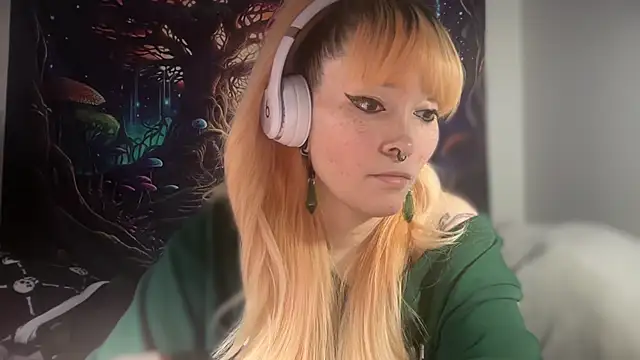 Snapshot of FRRANNKIE chatting on March 1, 2026, 8:33 pm FRRANNKIE online show from March 1, 2026, 8:33 pm