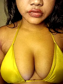 Snapshot of Hotlisa chatting on December 3, 2025, 5:04 am Hotlisa online show from December 3, 2025, 5:04 am