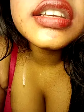 Snapshot of Hotlisa chatting on December 4, 2025, 5:28 am Hotlisa online show from December 4, 2025, 5:28 am