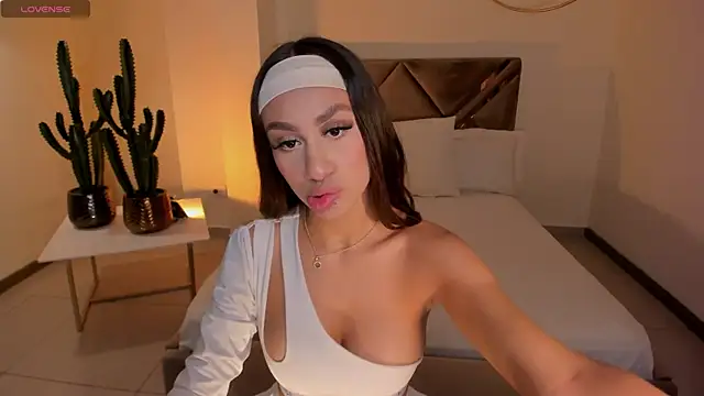 DannaCruz online show from March 6, 2025, 7:10 pm