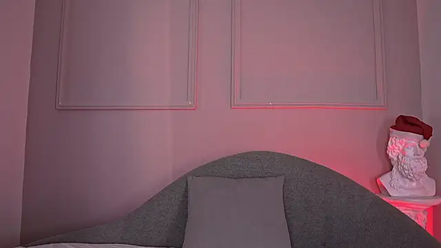 Snapshot of Paulah_x chatting on December 22, 2025, 8:39 pm Paulah x online show from December 22, 2025, 8:39 pm