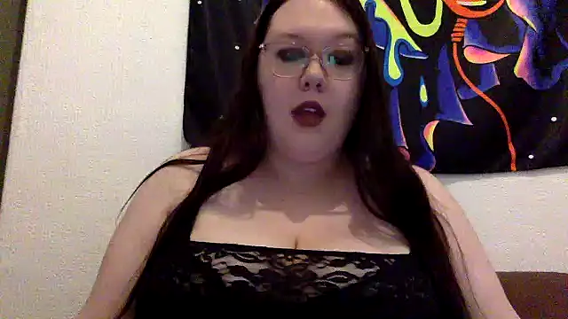 Sexycurvyemilyy online show from February 12, 2026, 8:37 pm
