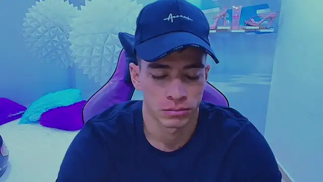 DEIBY BABY online show from November 19, 2025, 7:47 pm