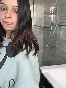 Selena G69 online show from December 19, 2025, 5:31 pm