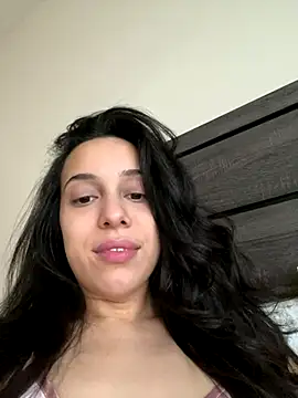 Natur4lBeautyb33 online show from December 5, 2024, 3:39 pm