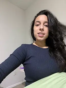 Natur4lBeautyb33 online show from December 8, 2024, 4:25 am