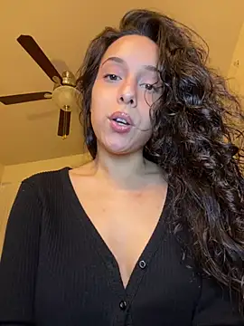 Natur4lBeautyb33 online show from December 14, 2024, 5:40 am