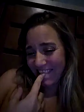 Snapshot of SkyelarSommer chatting on December 11, 2024, 11:08 am SkyelarSommer online show from December 11, 2024, 11:08 am