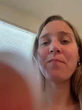 Snapshot of SkyelarSommer chatting on September 20, 2025, 3:02 pm SkyelarSommer online show from September 20, 2025, 3:02 pm